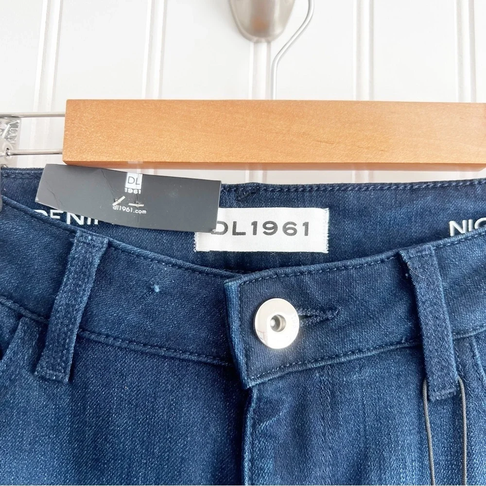 DL1961 Size 26 Nicky Mid Rise Cigarette Jeans